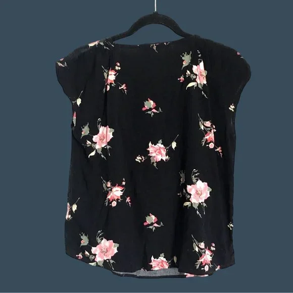ABERCROMBIE & FITCH WOMENS BLACK FLORAL SHORT SLEEVE LIGHT WEIGHT TOP SIZE SMALL - Picture 2 of 5